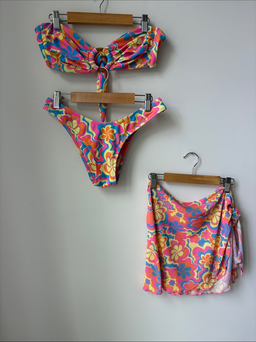 Kulani Kinis Bikini 3 Pc Set Lovey Dovey Top, Bottoms, Sarong Beachy Size S/OS